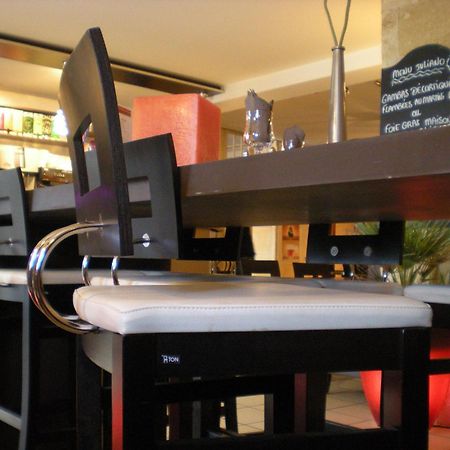 Hotel Le Juliano Carbon-Blanc Bagian luar foto